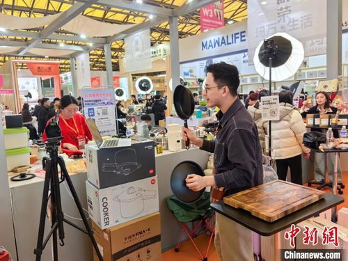 萬商云集浦江畔 上海開春掀起“展會熱”，日用百貨電商與線下交易并駕齊驅